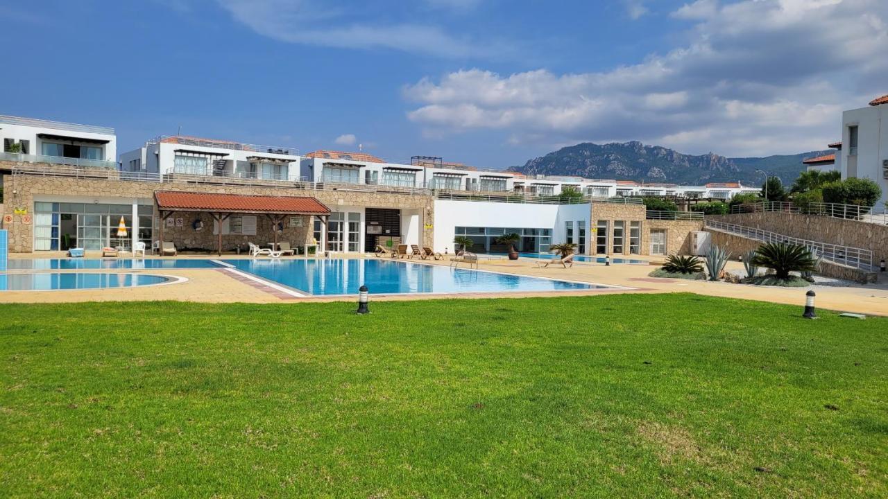 Sea And Mountain View Beachfront Penthouse Yali Extérieur photo